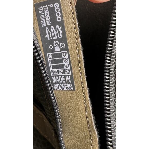 Ecco Side Zip Leather 2 Toned Chelsea Buckle Ankle Booties Women Sz 9 Fisherman - Picture 10 of 13